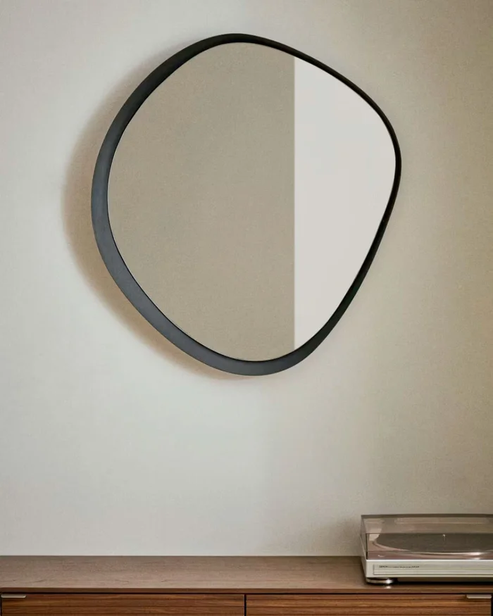 Espejo Tebel de metal negro - 85 x 93,5 cm en Negro - Espejos, Uruguay | Kavehome, vista 2