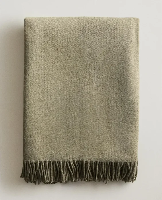 MANTA DECORATIVA FLECOS - Textiles, Uruguay | Zara Home