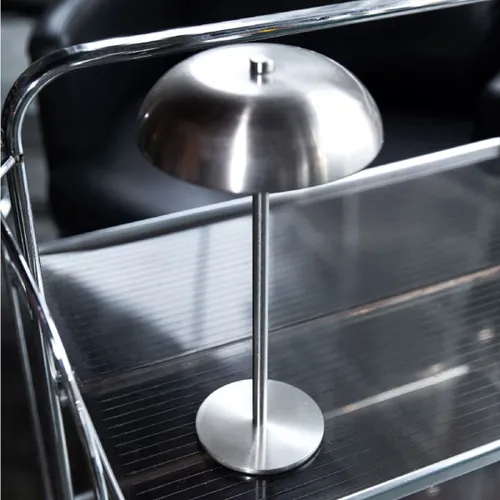 Lámpara de mesa hongo inalámbrica plateada en Plateado - Lámparas de mesa, Uruguay | Buho Store