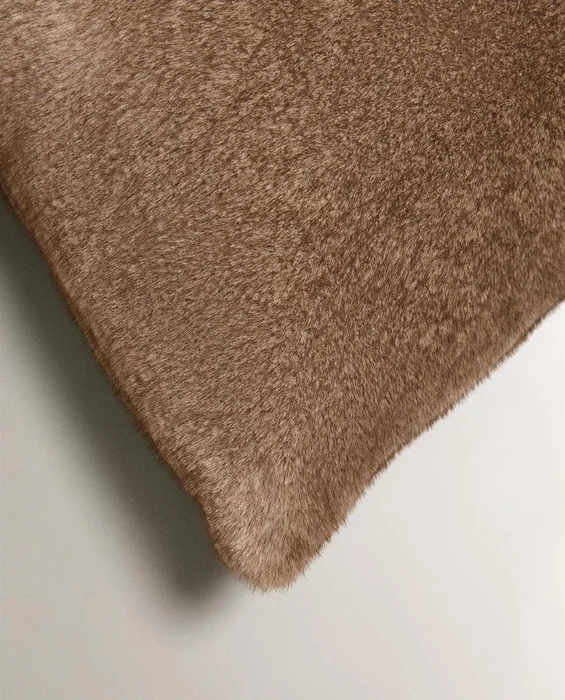 FUNDA COJÍN PELO en Marrón - Textiles, Uruguay | Zara Home, vista 3