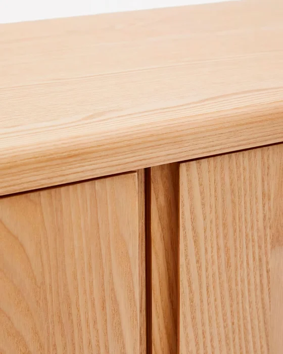 Aparador alto Salaya de madera contrachapada de fresno FSC Mix Credit 100 x 134 cm en Marrón - Aparadores y recibidores, Uruguay | Kavehome, vista 3