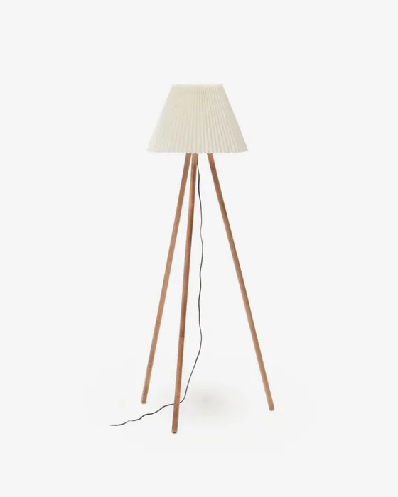 Lámpara de pie Benicarlo de madera de caucho con acabado natural y beige en Beige - Lámparas de pie, Uruguay | Kavehome