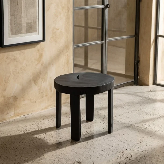 Mesa Auxiliar Redonda de Teca Aita Black | Casakos en Negro - Mesas de comedor, Uruguay | Casakos, vista 3