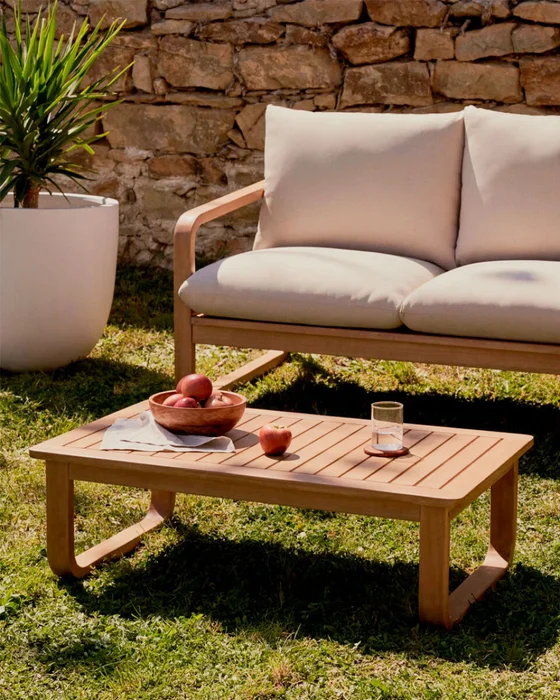 Mesa de centro exterior Sacaleta de madera maciza de eucalipto 100 x 60 cm FSC 100% en Madera natural - Mesas de living, Uruguay | Kavehome, vista 2