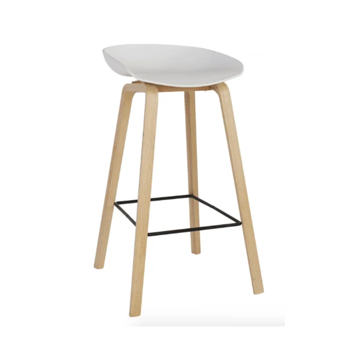 Butaca Taburete Barra Shell - Blanca en Blanco – Material: Estructura de Acero (pintada, simula madera) – Asiento en Res - Butacas, banquetas y puffs, Uruguay | Berna home
