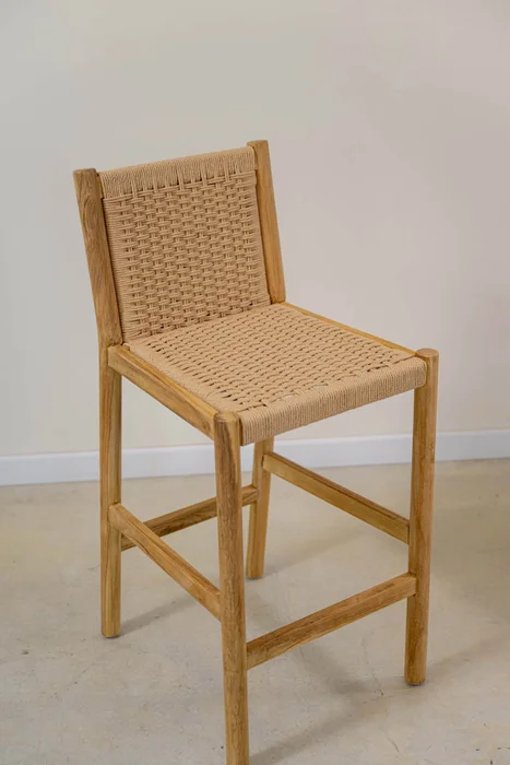 Banqueta en madera teca y cuerda en respaldo y asiento en Madera natural - Butacas, banquetas y puffs, Uruguay | Entrecasa, vista 6