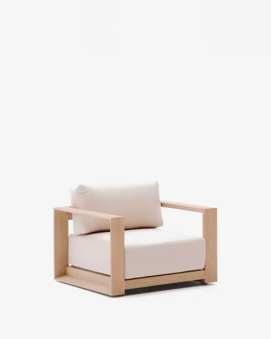Butaca Ambra de madera maciza de acacia con acabado claro FSC 100% en Beige - Butacas, banquetas y puffs, Uruguay | Kavehome