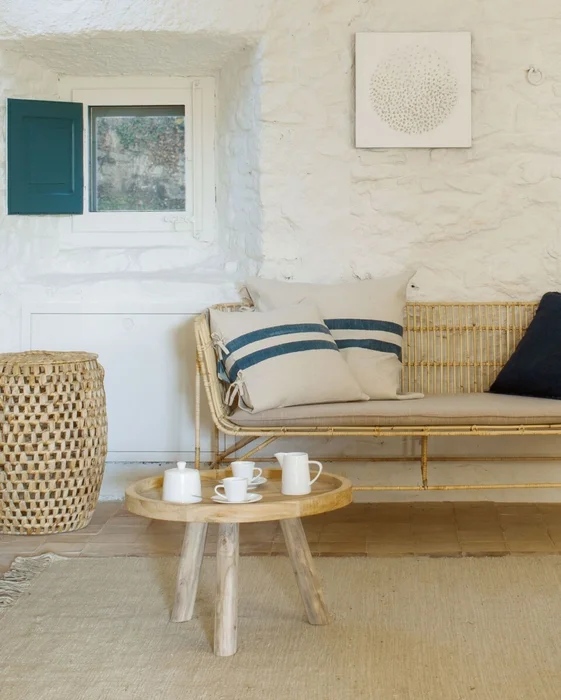 Mesa de centro redonda Glenda madera maciza teca Ø 55 cm en Madera natural - Mesas de living, Uruguay | Kavehome, vista 3