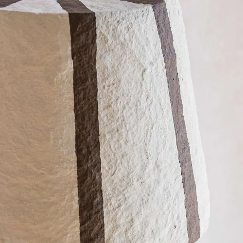 LAMPARA JARRON - PAPEL MACHE - RAYAS en Marrón - Lámparas colgantes, Uruguay | La Iberica