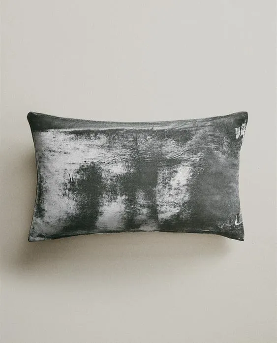 FUNDA COJÍN TERCIOPELO en Gris - Textiles, Uruguay | Zara Home