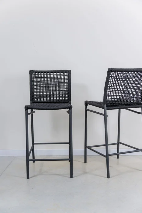 Banqueta de barra en cuerda náutica negra y aluminio en Negro - Butacas, banquetas y puffs, Uruguay | Entrecasa, vista 3