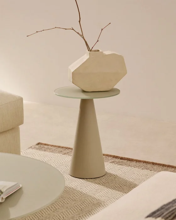 Mesa auxiliar Wilshire vidrio templado glaseado y acero acabado pintado gris mate Ø35cm en Gris - Mesas de arrimo, Uruguay | Kavehome, vista 2