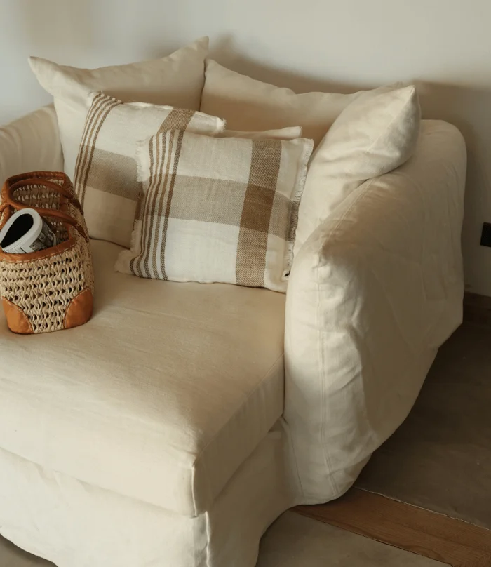 SOFA FIGEAC 130 NEWLIN BLANC en Blanco - Sillones y sofás, Uruguay | Masinfinito Casa, vista 2
