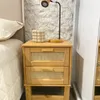 Mesa de Luz Madera de Pino y Rattán Natural - Linea Yakarta - Mesas de luz, Uruguay | Berna home, vista 6 de 8