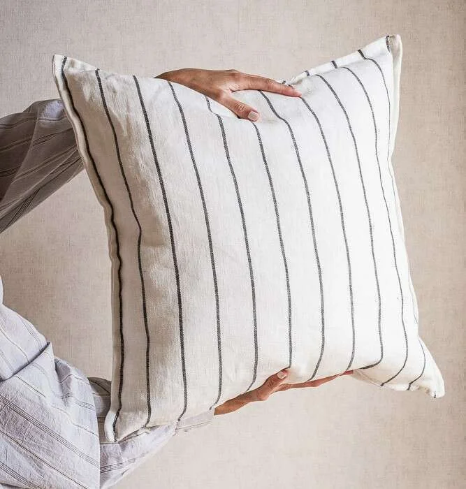 ALMOHADON LINO RAYADO GRIS - 55 X 55 CMS en Gris - Textiles, Uruguay | La Iberica, vista 2