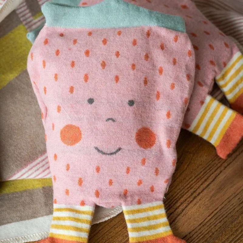 ALMOHADON FRUTILLITA - Textiles, Uruguay | La Iberica
