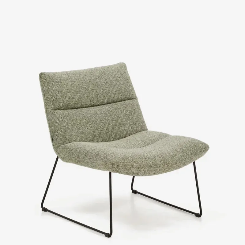 Butaca Asen - de chenilla verde y patas de acero negro FSC 100% en Beige - Butacas, banquetas y puffs, Uruguay | Kavehome