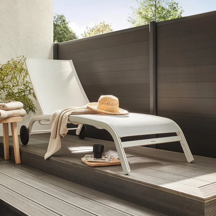Reposera Lyra II Blanca en Blanco - Muebles para el exterior, Uruguay | Naterial Uruguay
