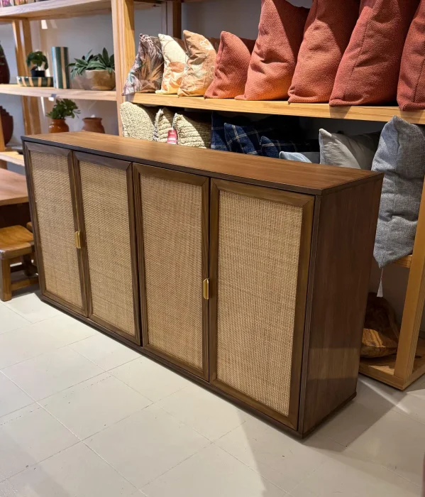 Aparador bajo con esterilla en Marrón - Muebles para TV, Uruguay | FMB