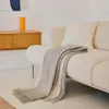Manta Dakie doble faz mezcla lana gris melange y beige 170 x 130 cm en Gris - Textiles, Uruguay | Kavehome, vista 2 de 5