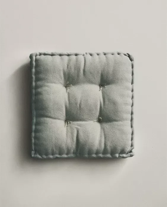 COJÍN SILLA PESPUNTES en Gris - Textiles, Uruguay | Zara Home