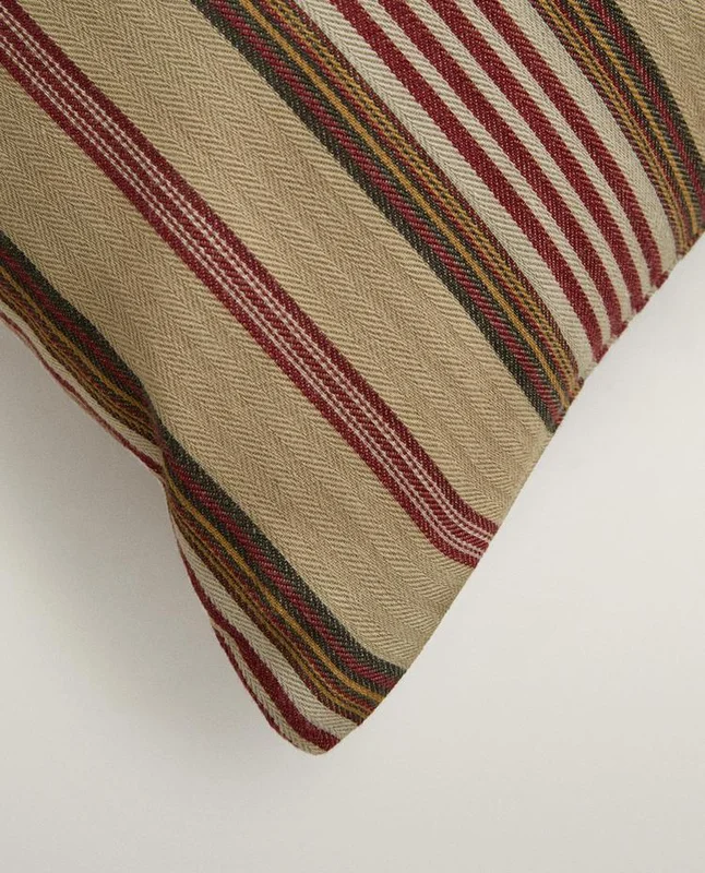 FUNDA COJÍN ALGODÓN RAYAS TEXTURA | KATHARINE POLE en Beige - Textiles, Uruguay | Zara Home, vista 5