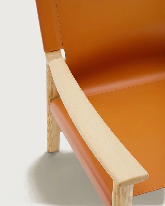 Butaca Jan de fibras de cuero reciclado - marrón claro y madera maciza de fresno con acabado tono natural FSC 100% en Marrón - Butacas, banquetas y puffs, Uruguay | Kavehome, vista 7