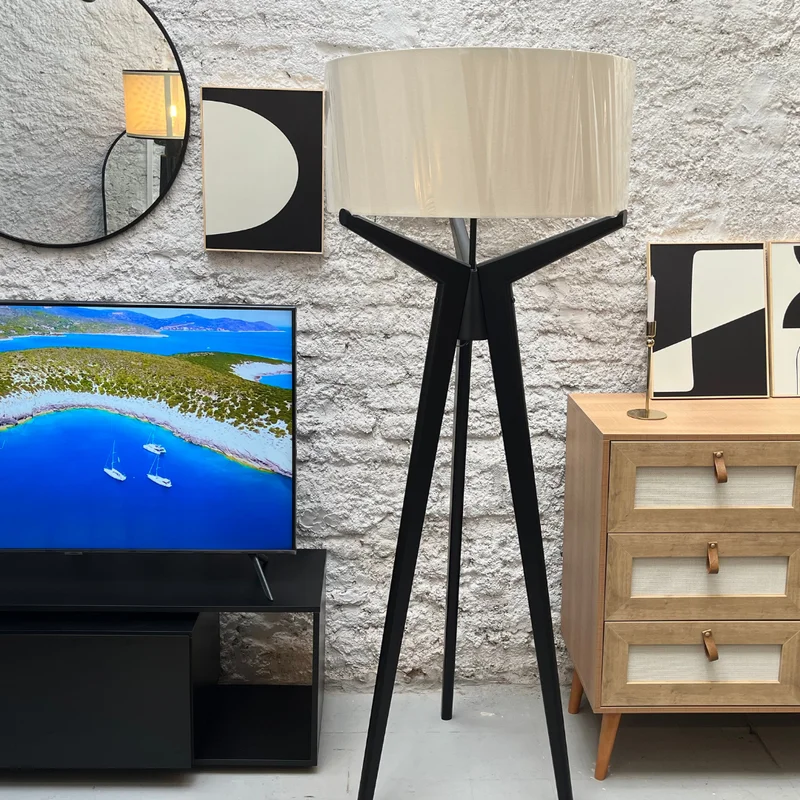 Lámpara de Pie Navi Trippe Base Negra en Negro - Lámparas de pie, Uruguay | Berna home, vista 3