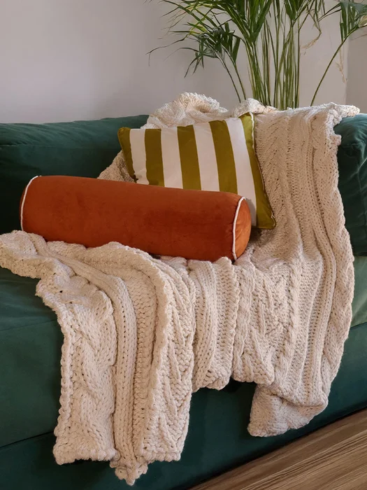 Manta Chunky tejida a mano en Beige - Textiles, Uruguay | Cabana, vista 2