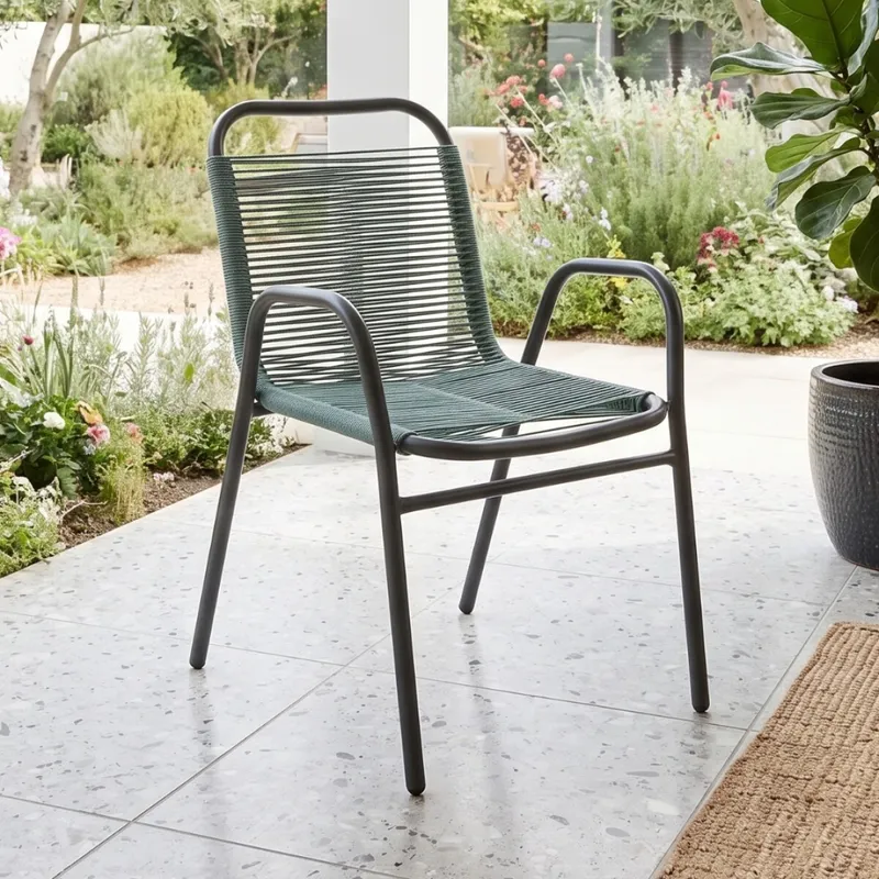 Silla de Jardín Simil Rattan - Negro en Gris - Muebles para el exterior, Uruguay | Rústico Hogar