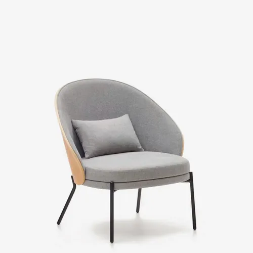 Butaca Eamy - gris claro chapado en fresno con acabado natural y metal con acabado negro en Gris - Butacas, banquetas y puffs, Uruguay | Kavehome