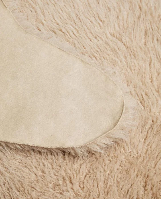 MANTA PELO LARGO IRREGULAR en Beige - Textiles, Uruguay | Zara Home, vista 5