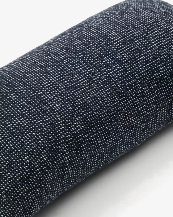 Almohadón Tapla mezcla algodón negro 30 x 50 cm en Negro - Textiles, Uruguay | Kavehome, vista 2
