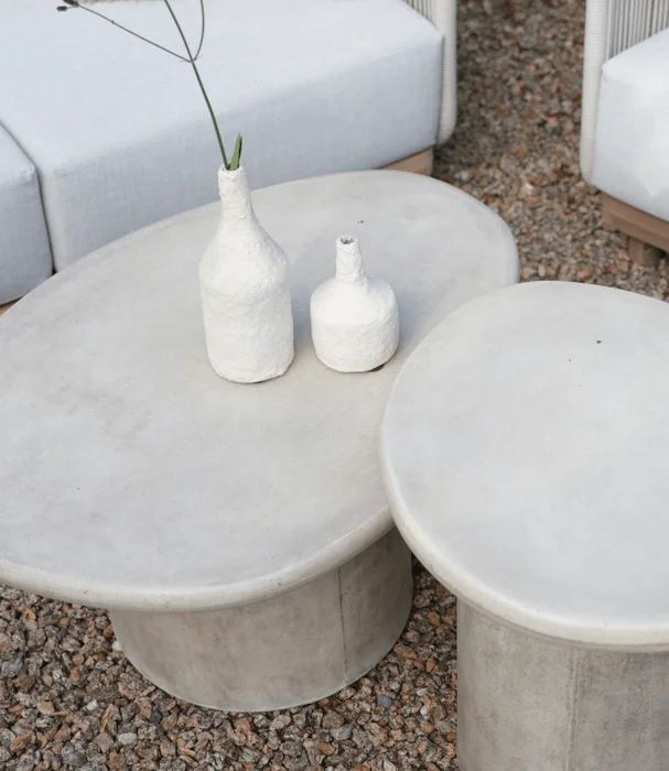 MESA CEMENTO ORGANICA WEATHERED en Gris - Muebles para el exterior, Uruguay | Masinfinito Casa