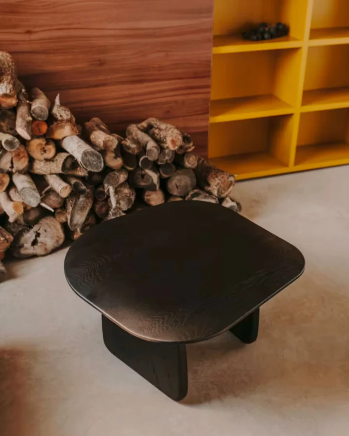 Mesa auxiliar Pirita de madera maciza de roble con - acabado negro 70,6 x 70 cm FSC 100% en Negro - Mesas de arrimo, Uruguay | Kavehome, vista 2