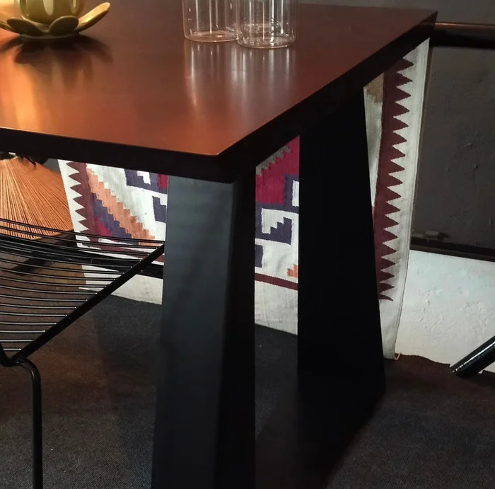 Mesa de comedor madera y hierro MONACO en Madera natural - Mesas de living, Uruguay | Simple Deco, vista 2