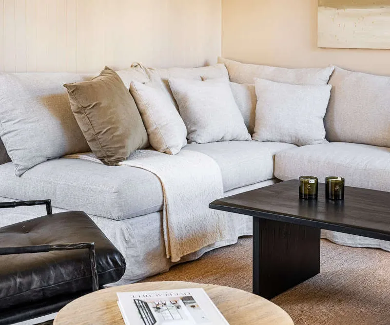 SILLON MANUELA ESQUINERO CON 1 POSABRAZOS - LINO en Off-white - Sillones y sofás, Uruguay | La Iberica
