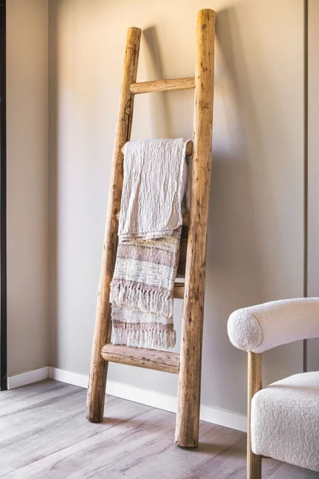 ESCALERA OLMO ANTIGUO en Madera natural - Bibliotecas, Uruguay | La Iberica