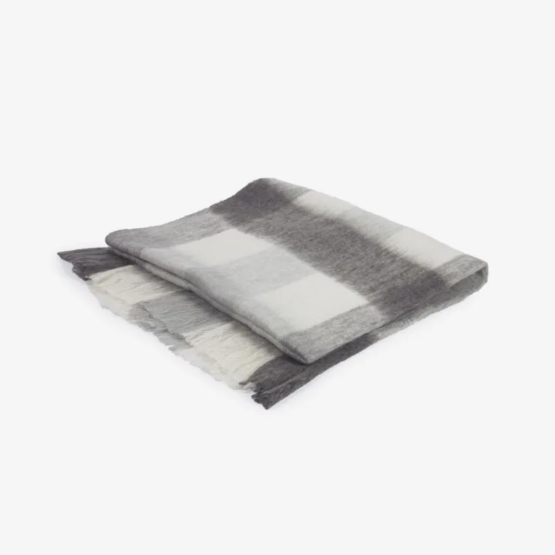 Manta Catarina cuadros blancos y grises 125 x 150 cm en Multicolor - Textiles, Uruguay | Kavehome