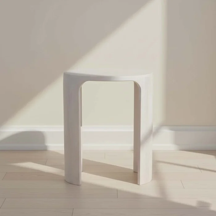 Mesa Auxiliar Madera Blanco Oval en Blanco - Mesas de living, Uruguay | Divino