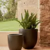Macetero Aiguablava de cemento negro Ø 39 cm en Negro - Muebles para el exterior, Uruguay | Kavehome, vista 2 de 4