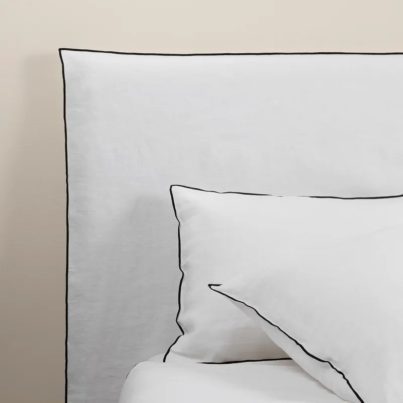 Respaldo con funda con vivos pestaña en Blanco - Dormitorio, Uruguay | Pieza Clave