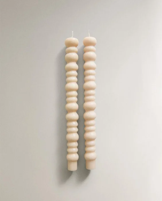PACK VELAS DECORATIVAS ONDULADAS (PACK DE 2) en Beige - Velas y Portavelas, Uruguay | Zara Home, vista 4
