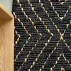 ALFOMBRA NEGRA YUTE CON ROMBOS NATURAL en Negro - Textiles, Uruguay | Masinfinito Casa, vista 2 de 2