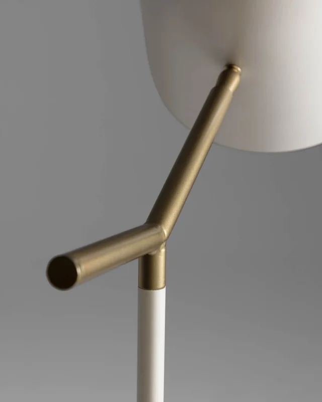 Luminaria de pie Alish de metal en Beige - Lámparas de pie, Uruguay | Kavehome, vista 3
