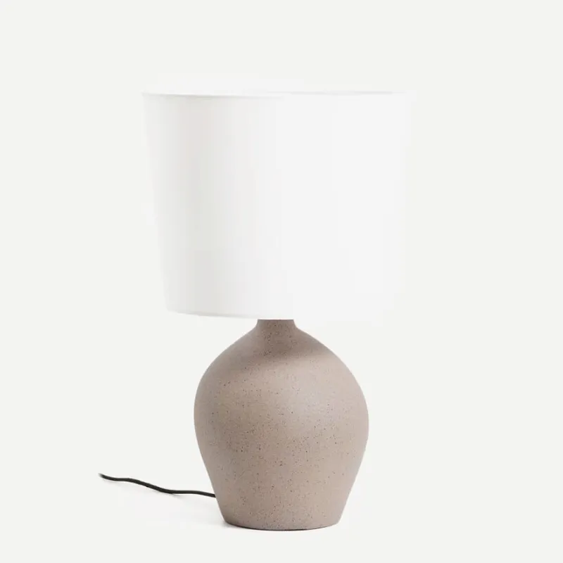 Lámpara de mesa grande Viona con efecto de piedra texturizado y pantalla de algodón en Gris - Lámparas de mesa, Uruguay | Kavehome