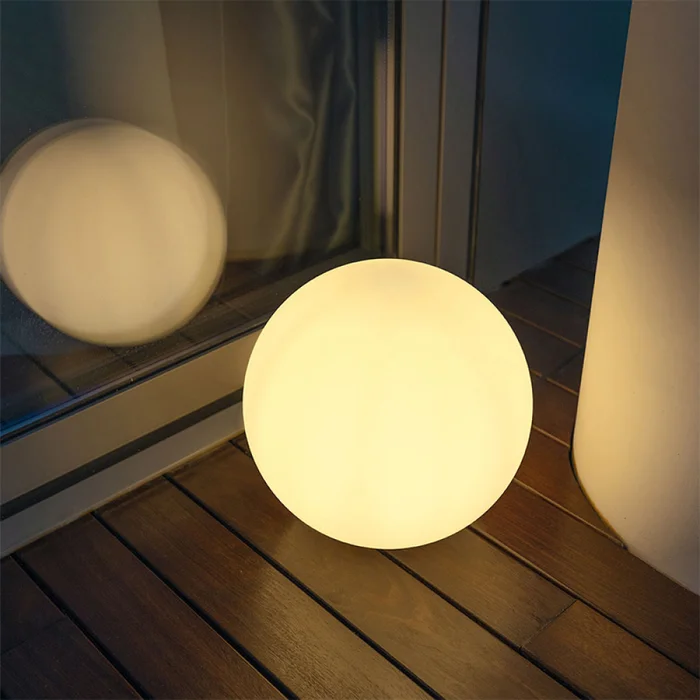 Luminaria de Exterior Garden Ball Medium IP44 en Blanco - Lámparas de pie, Uruguay | Serlux, vista 6