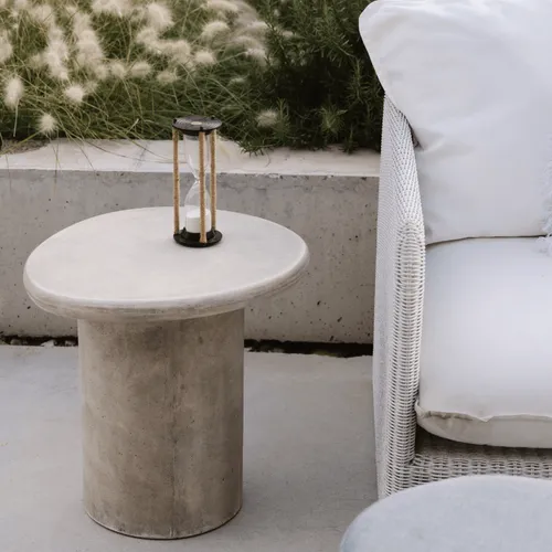 MESA CEMENTO ORGANICA WEATHERED en Gris - Muebles para el exterior, Uruguay | Masinfinito Casa