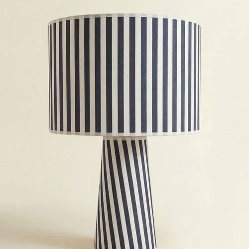 LÁMPARA TELA RAYAS en Negro - Lámparas de mesa, Uruguay | Cabana