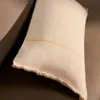 Almohadón Lidore de lino beige con rayas a contraste amarillo 30 x 50 cm en Beige - Textiles, Uruguay | Kavehome, vista 3 de 4